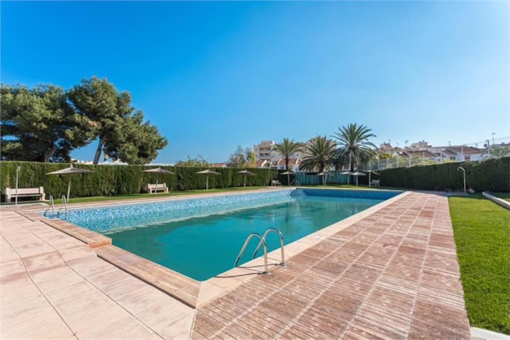 Beautiful Apartment With 2 Bedrooms Close To Beach Torrevieja Eksteriør billede
