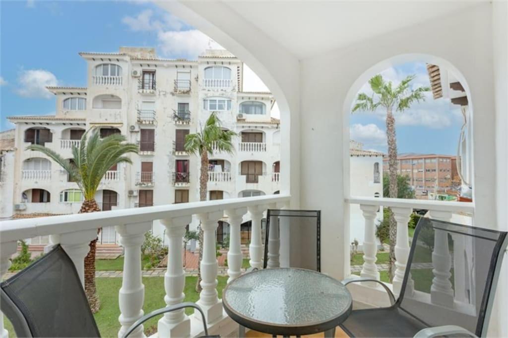 Beautiful Apartment With 2 Bedrooms Close To Beach Torrevieja Eksteriør billede