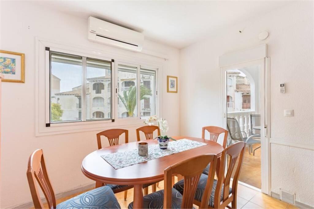 Beautiful Apartment With 2 Bedrooms Close To Beach Torrevieja Eksteriør billede