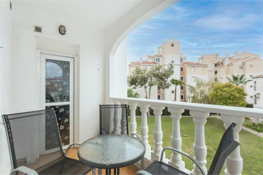 Beautiful Apartment With 2 Bedrooms Close To Beach Torrevieja Eksteriør billede